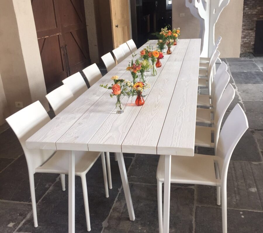 Sfeerfoto Capri tafel wit met witte schraagpoten1