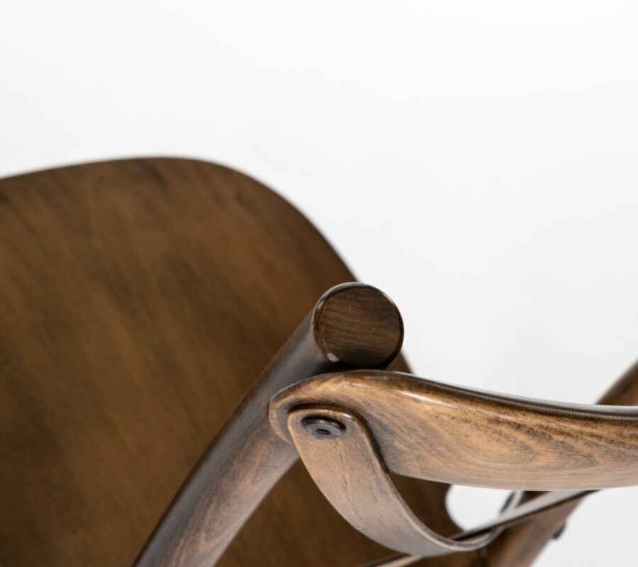 Crossback stoel bruin detail 1