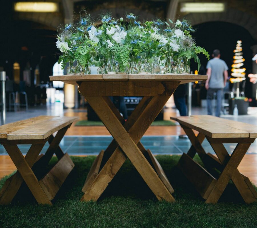 Zitbank met wood tafel 2